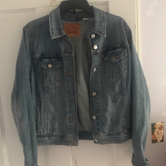 Levi’s Women’s Fitted Denim Jacket